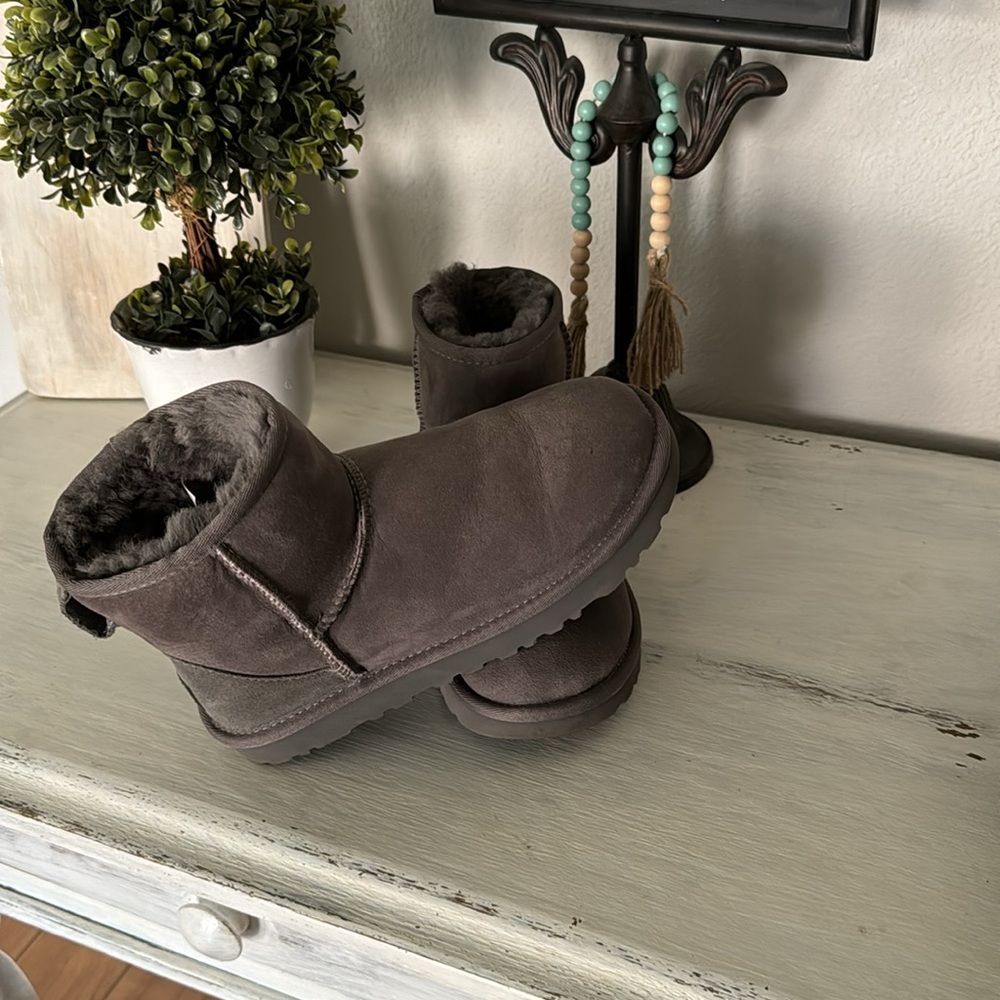 Ugg Mini - image 6